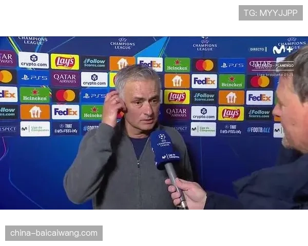 本菲卡主帅穆里尼奥不满判罚染红次回合无法临场指挥 本菲卡主帅穆里尼奥不满判罚染红次回合无法临场指挥